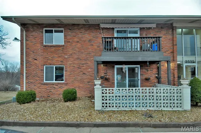 $132,900 | 2535 Senator Court, Unit I, St. Louis, MO 63125