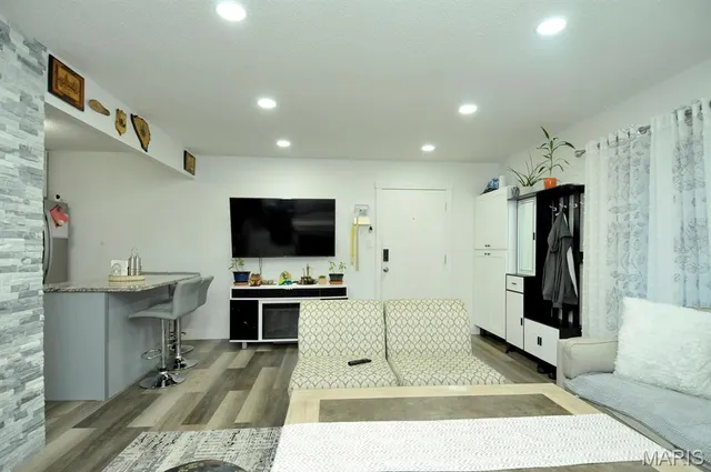 $132,900 | 2535 Senator Court, Unit I, St. Louis, MO 63125