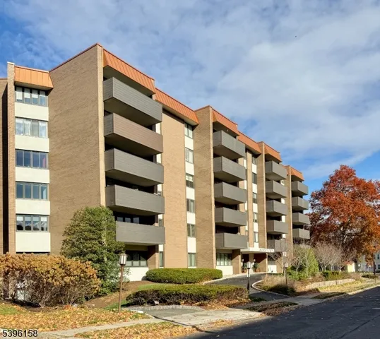 $4,900 | 1 Euclid Avenue, Unit 5B, Summit, NJ 07901