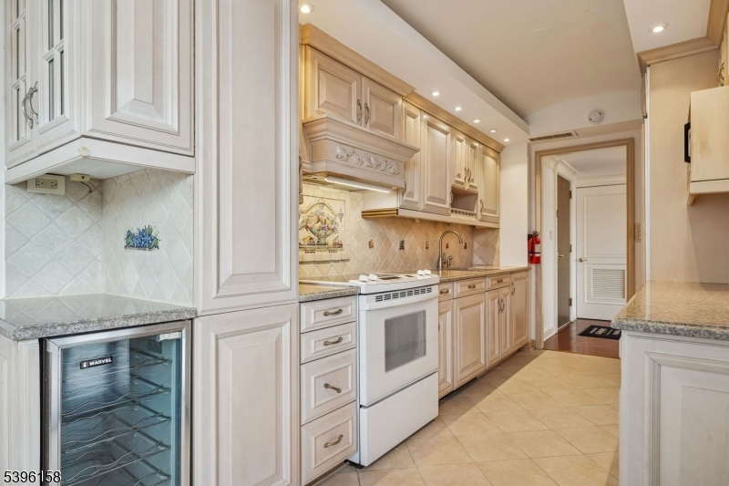 1 Euclid Avenue, Unit 5B Summit, NJ 07901 - Photo 16 of 31