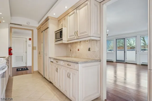 $4,900 | 1 Euclid Avenue, Unit 5B, Summit, NJ 07901