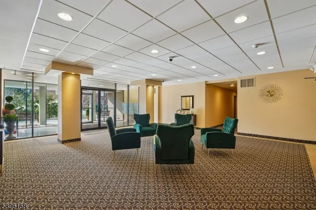 $4,900 | 1 Euclid Avenue, Unit 5B, Summit, NJ 07901