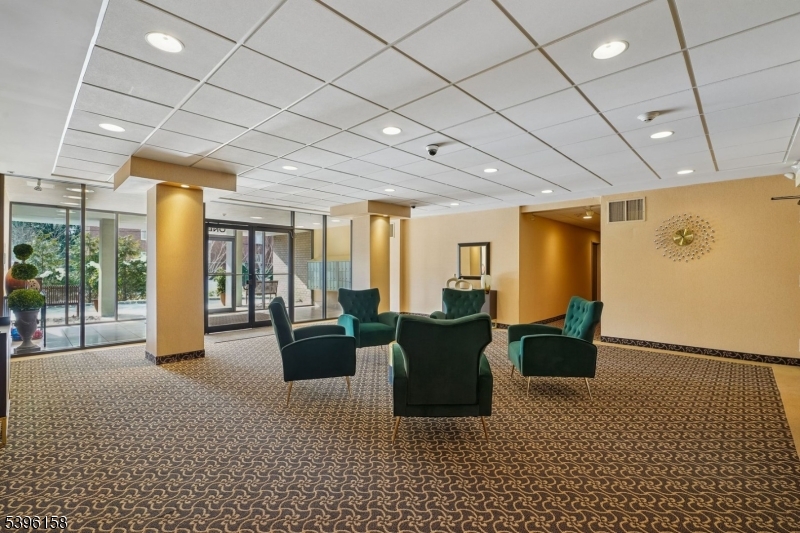 1 Euclid Avenue, Unit 5B Summit, NJ 07901 - Photo 3 of 31