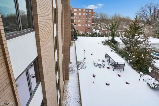 $4,900 | 1 Euclid Avenue, Unit 5B, Summit, NJ 07901