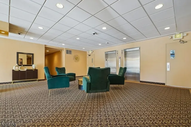 $4,900 | 1 Euclid Avenue, Unit 5B, Summit, NJ 07901