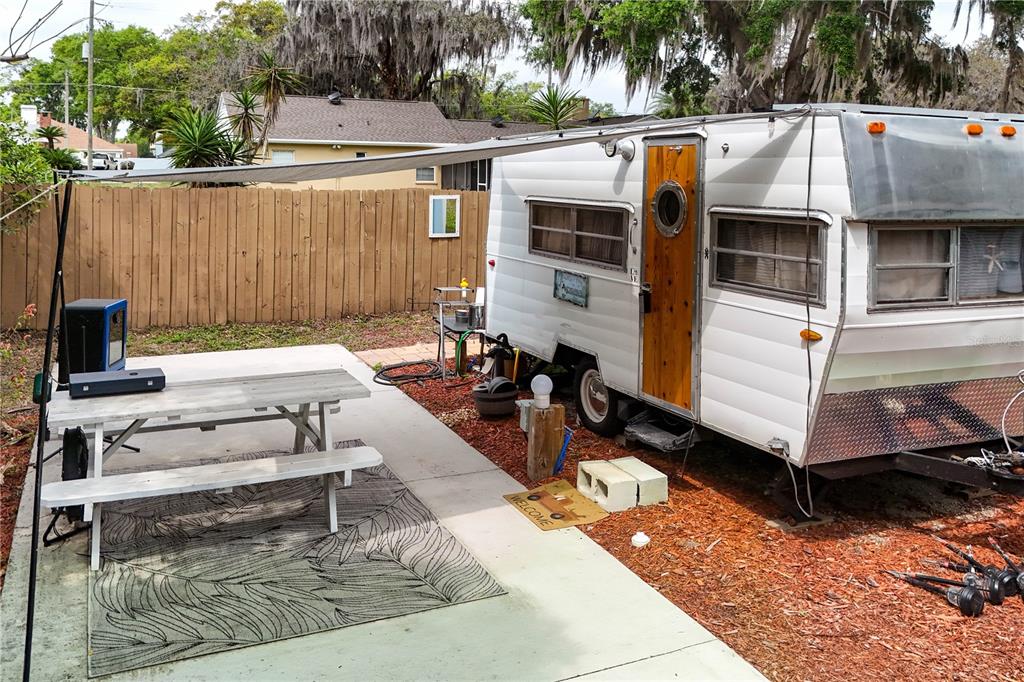 521 Michigan Street Mount Dora, FL 32757 - Photo 18 of 27 a view of a patio with table and chairs with wooden floor and fence