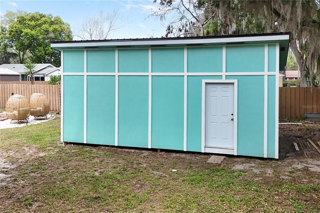 521 Michigan Street Mount Dora, FL 32757 - Photo 20 of 27 a backyard of a house