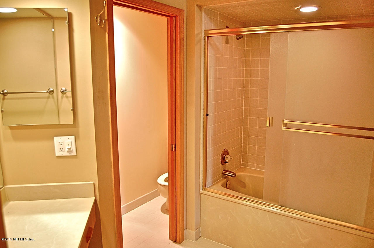2920 Ravines Road, Unit 1205 Middleburg, FL 32068 - Photo 21 of 25 Bathroom #2