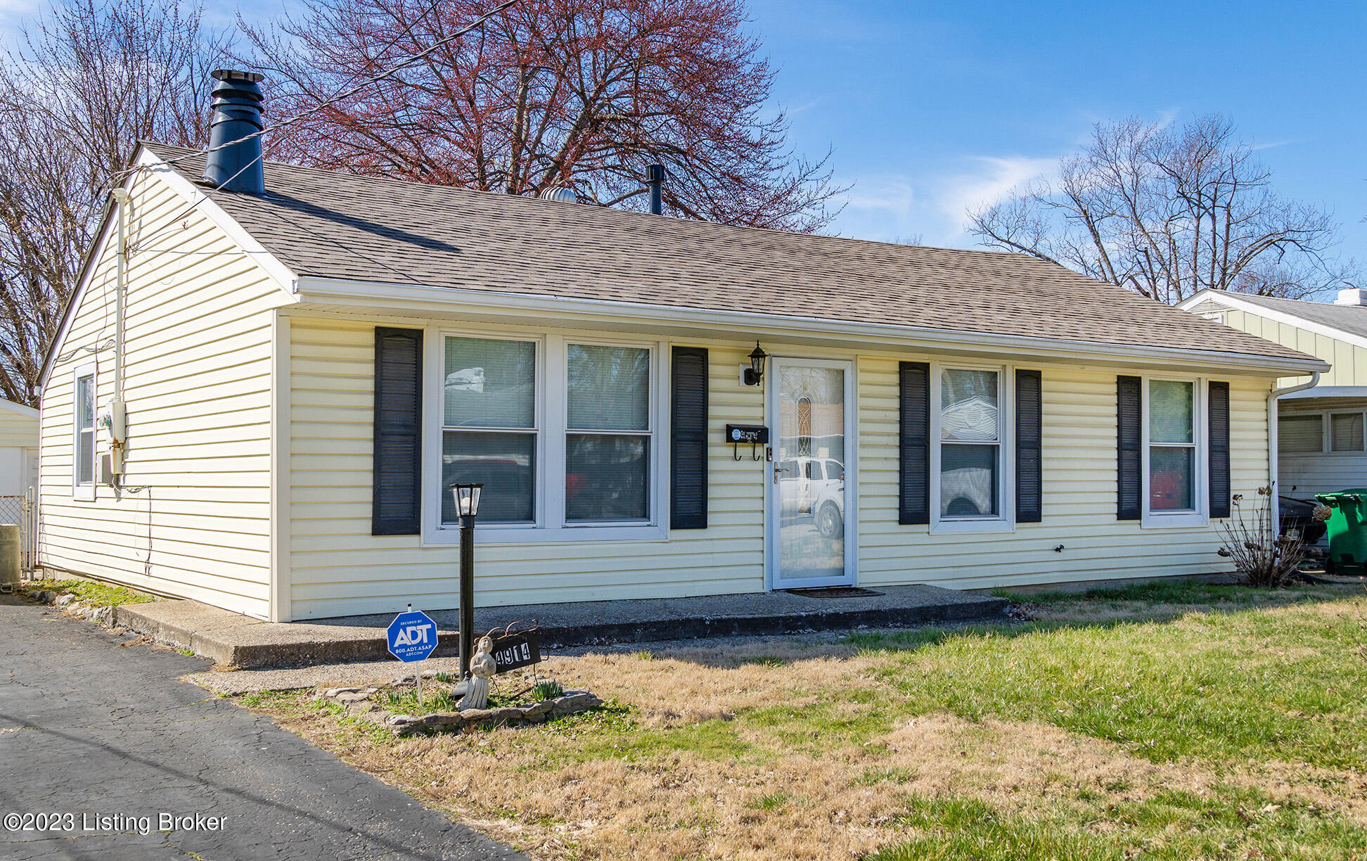 4914 Raven Road Louisville, KY 40213 - Photo 3 of 36 4914-Raven-Rd_006