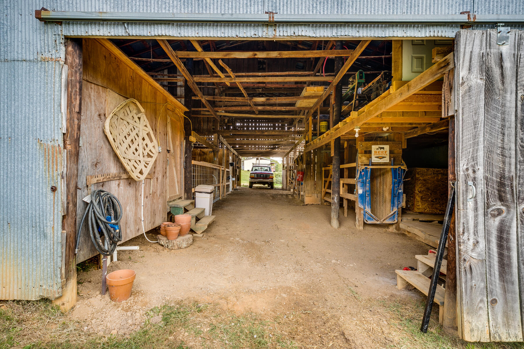 165 Jockey Road Chuckey, TN 37641 - Photo 44 of 69 Drive thru barn
