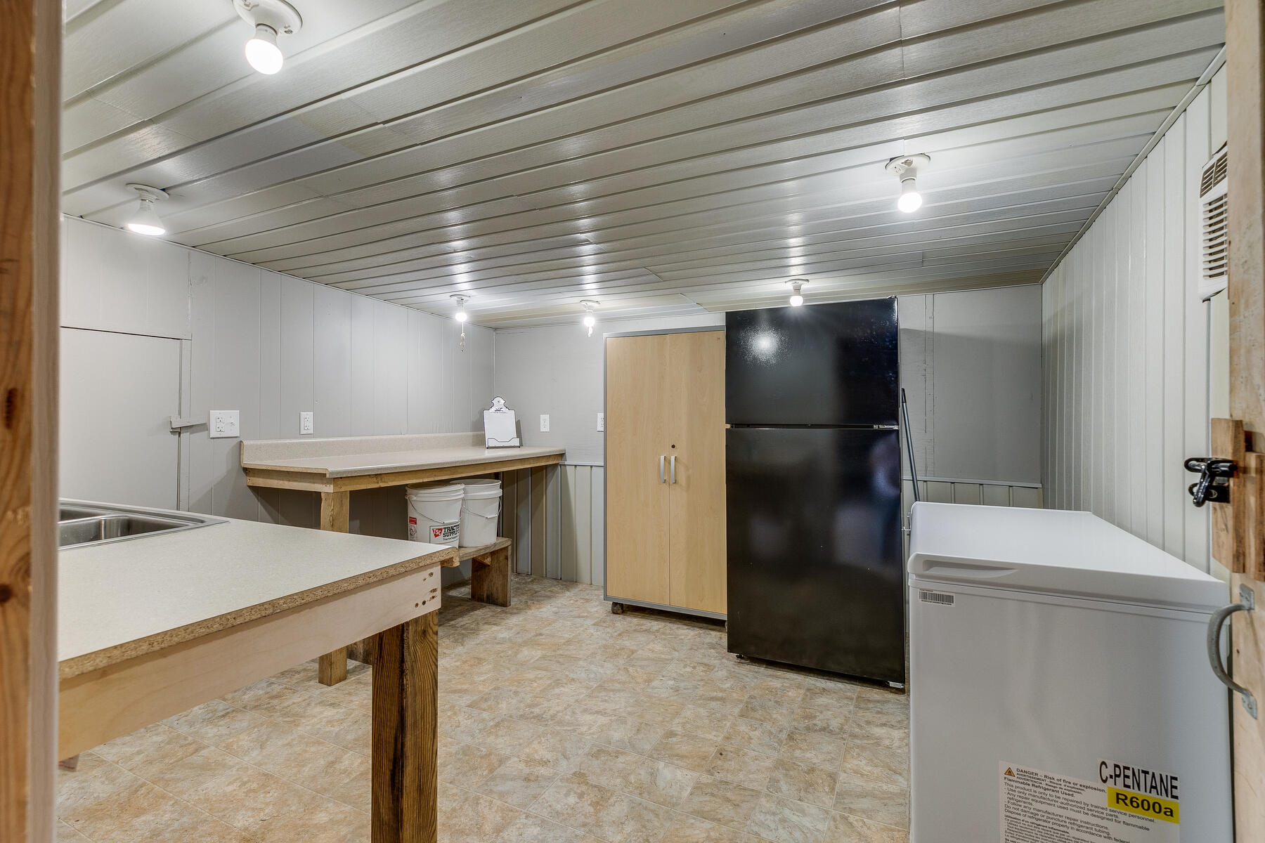 165 Jockey Road Chuckey, TN 37641 - Photo 45 of 69 Clean Room in Barn