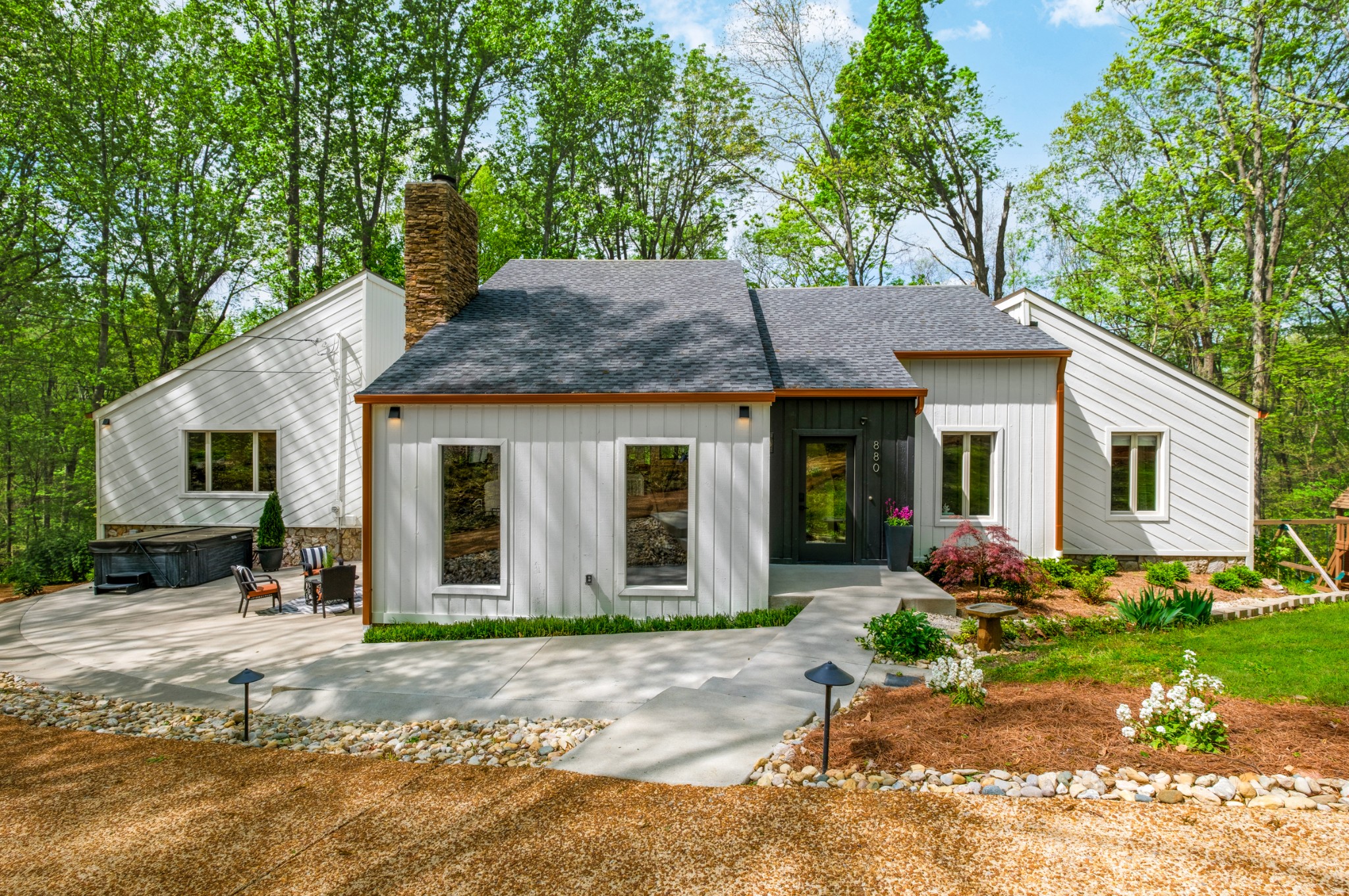 a view of a house with a yard