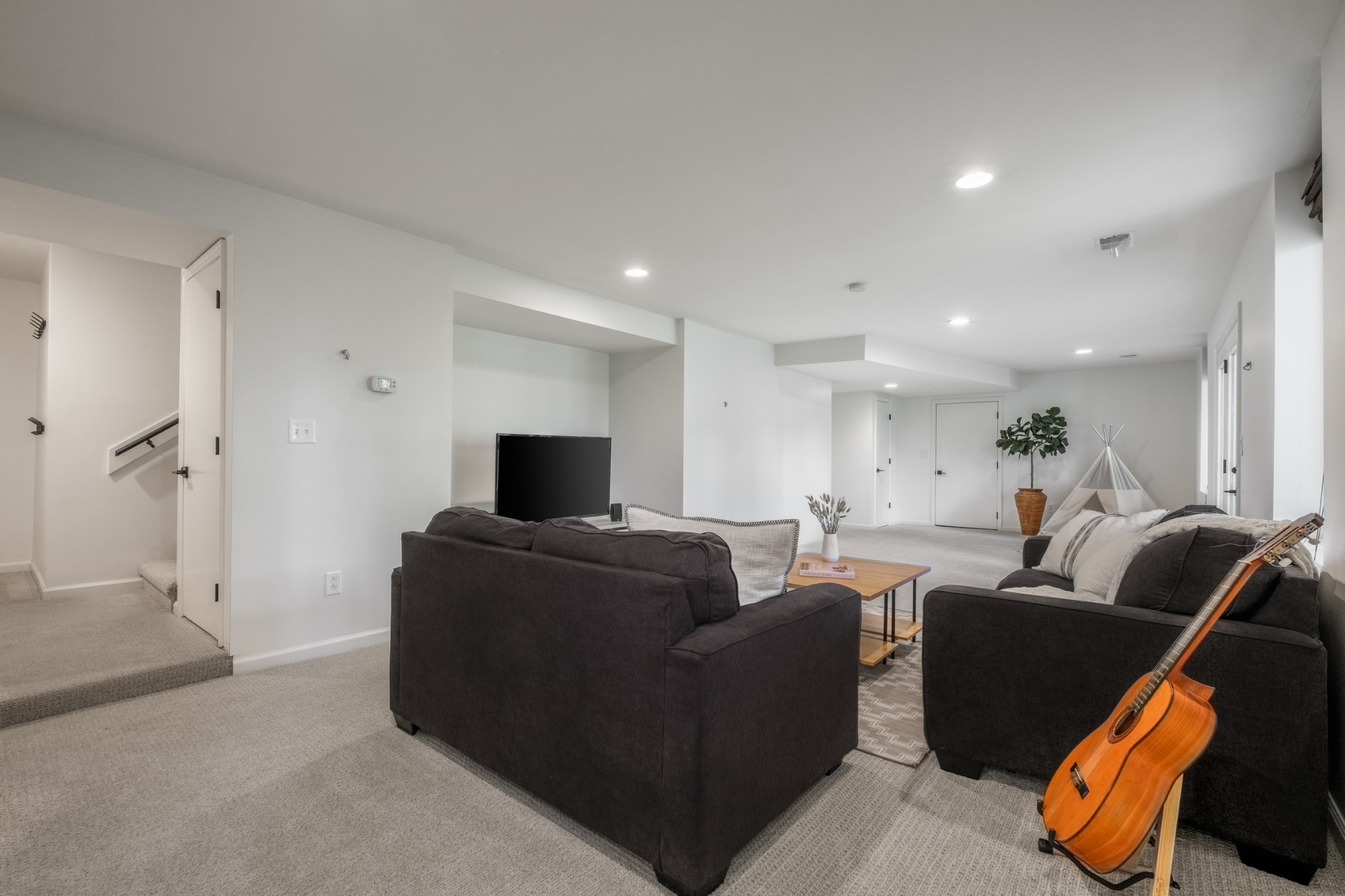 880 High Point Ridge Road Franklin, TN 37069 - Photo 28 of 51 a living room with furniture and a flat screen tv