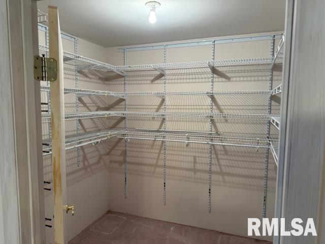 538 South 17th Street Murphysboro, IL 62966 - Photo 11 of 26 a bathroom with a shower