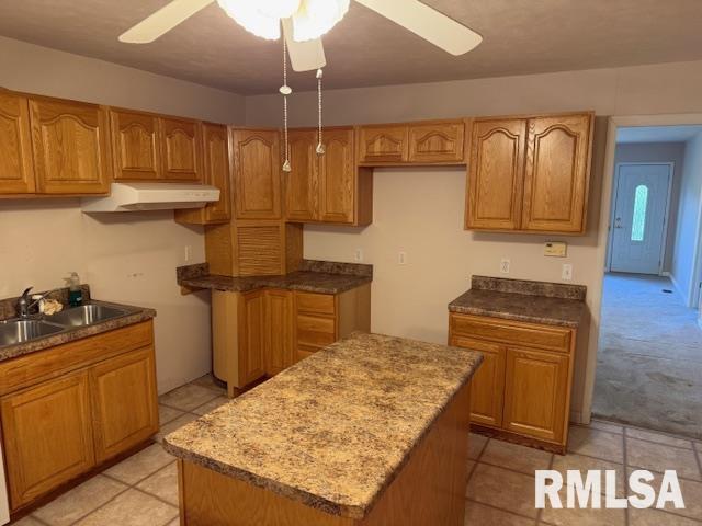 538 South 17th Street Murphysboro, IL 62966 - Photo 13 of 26 a kitchen with a stove and a refrigerator