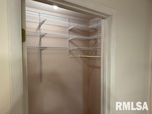 538 South 17th Street Murphysboro, IL 62966 - Photo 16 of 26 a view of a room with rack on the wall