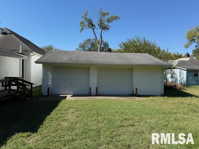 538 South 17th Street Murphysboro, IL 62966 - Photo 2 of 26 a view of a house with a yard