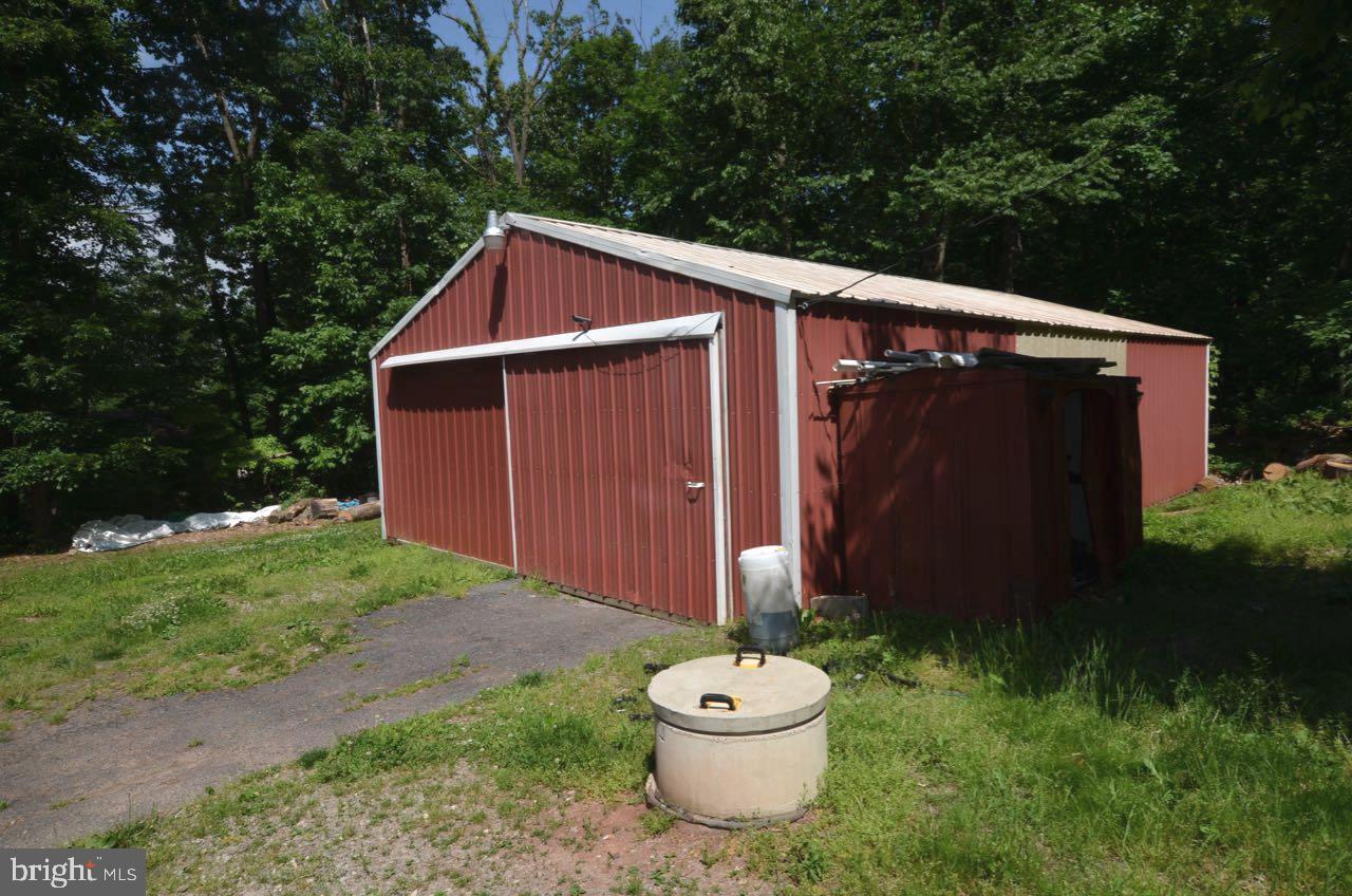 385 East Butter Road York, PA 17404 - Photo 16 of 31