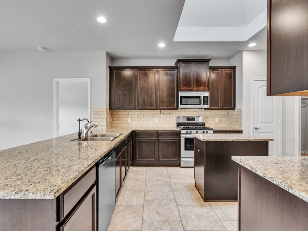 2939 Canadian Goose Lane Baytown, TX 77521 - Photo 19 of 44 Enjoy tons of counter space for all your entertaining needs.