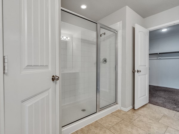 2939 Canadian Goose Lane Baytown, TX 77521 - Photo 25 of 48 Primary Bath with a large shower