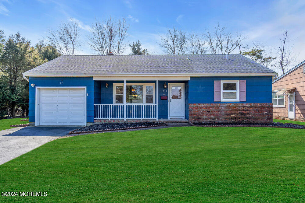 1113 Edgebrook Dr South