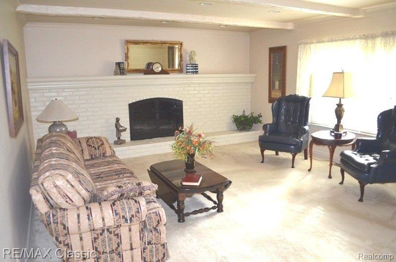 1063 Hemlock Drive Rochester, MI 48307 - Photo 14 of 25 Family Room 1