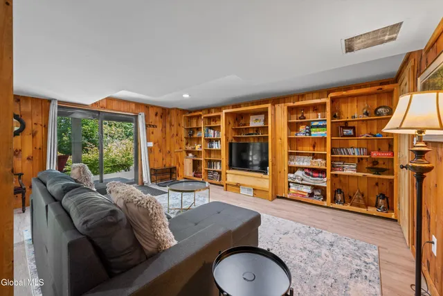 $595,000 | 283 Ave Of The Stars, Blenheim, NY 12131