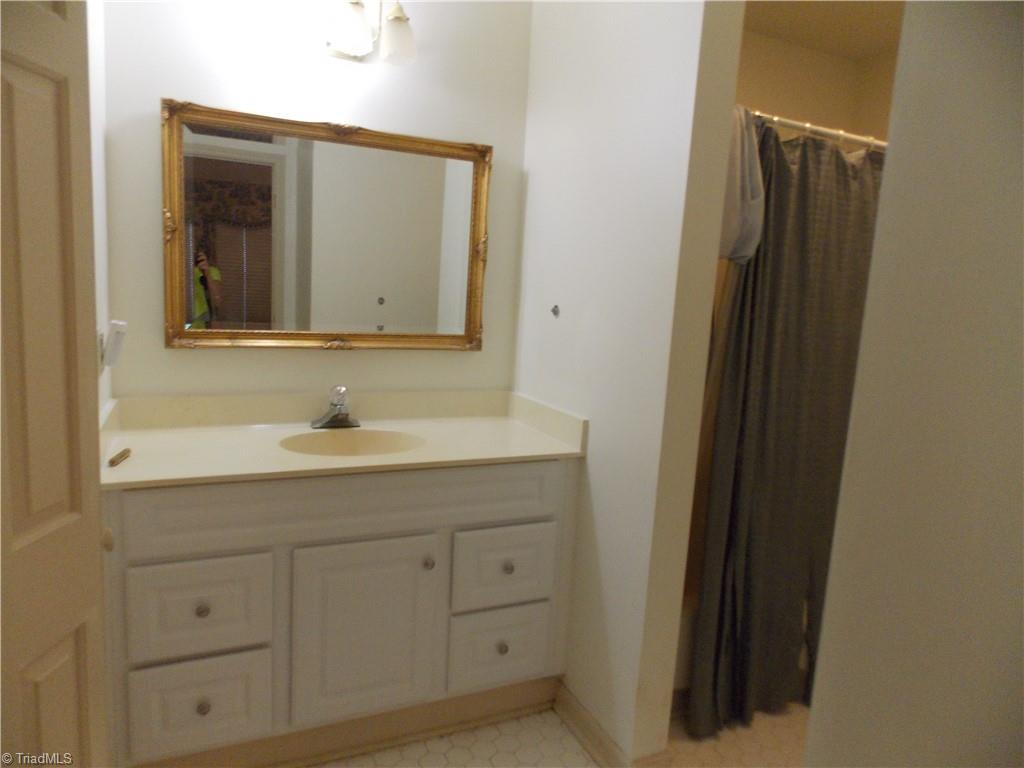 516 Lindley Road Greensboro, NC 27410 - Photo 17 of 26 Primary bath