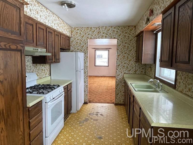 170 Orchard Co Road Skandia, MI 49885 - Photo 2 of 6