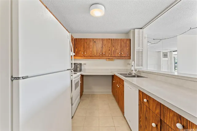 $399,000 | 1717 Mott Smith Drive, Unit 2212, Honolulu, HI 96822