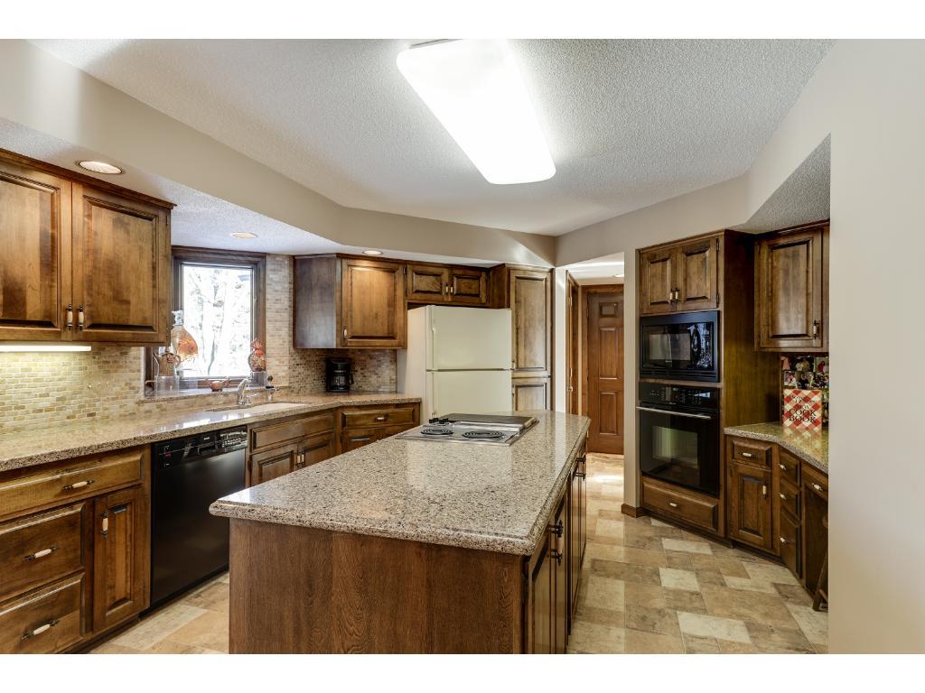 14554 Durham Road Minnetonka, MN 55345 - Photo 4 of 24 Gallery Image 4