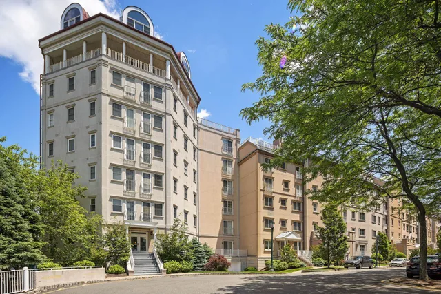 $650,000 | 205 Shearwater Court West, Unit 32, Jersey City, NJ 07305