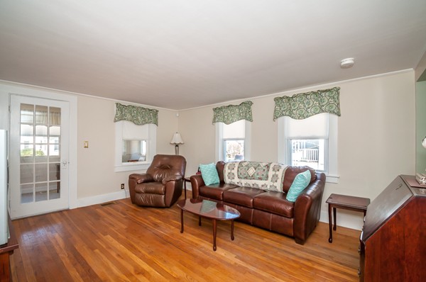 5 Maple Street, Unit 5 Reading, MA 01867 - Photo 3 of 24 Gallery Image 3