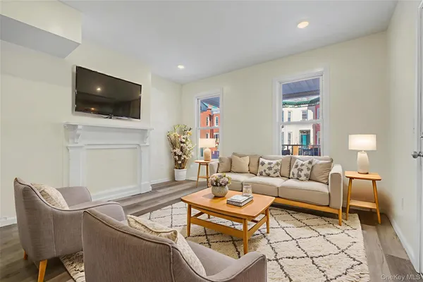 $2,250 | 61 Carson Avenue, Newburgh, NY 12550