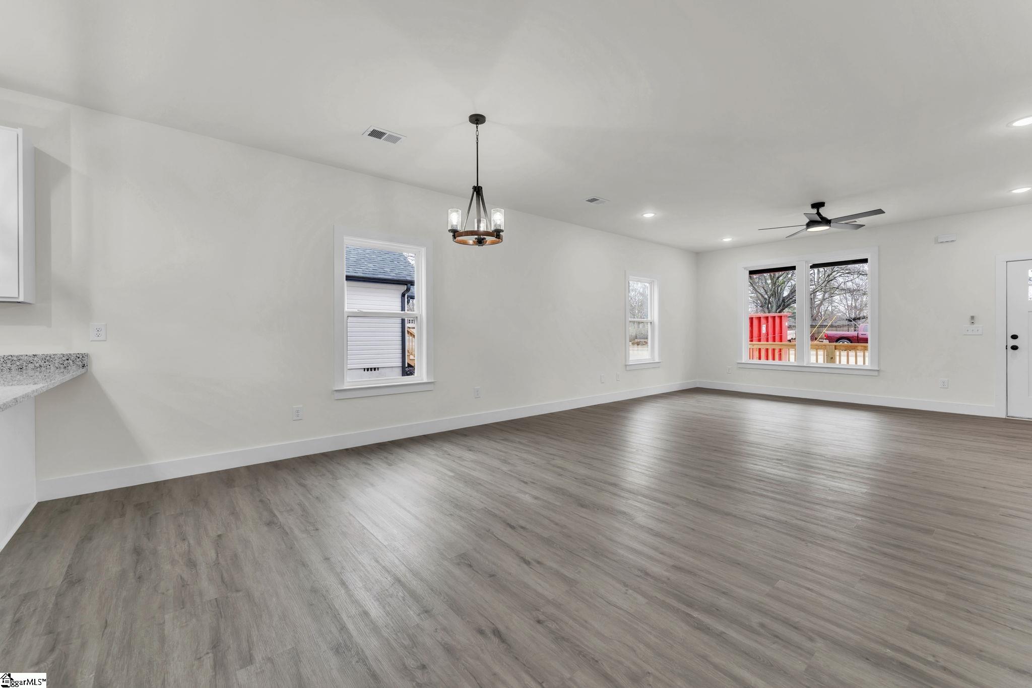 185 Dodd Street Wellford, SC 29385 - Photo 2 of 22