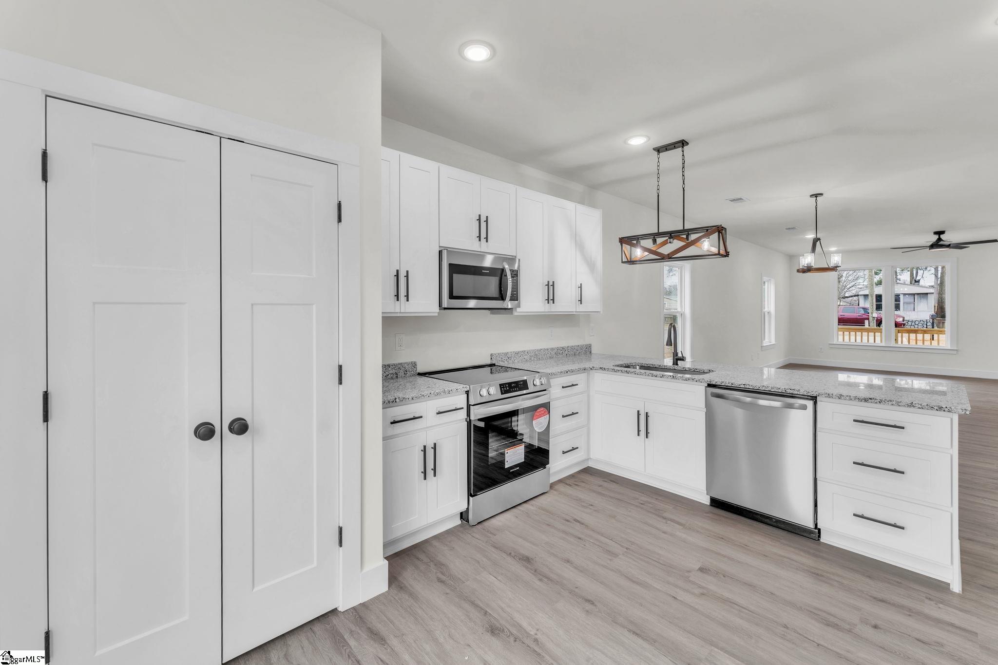 185 Dodd Street Wellford, SC 29385 - Photo 5 of 22