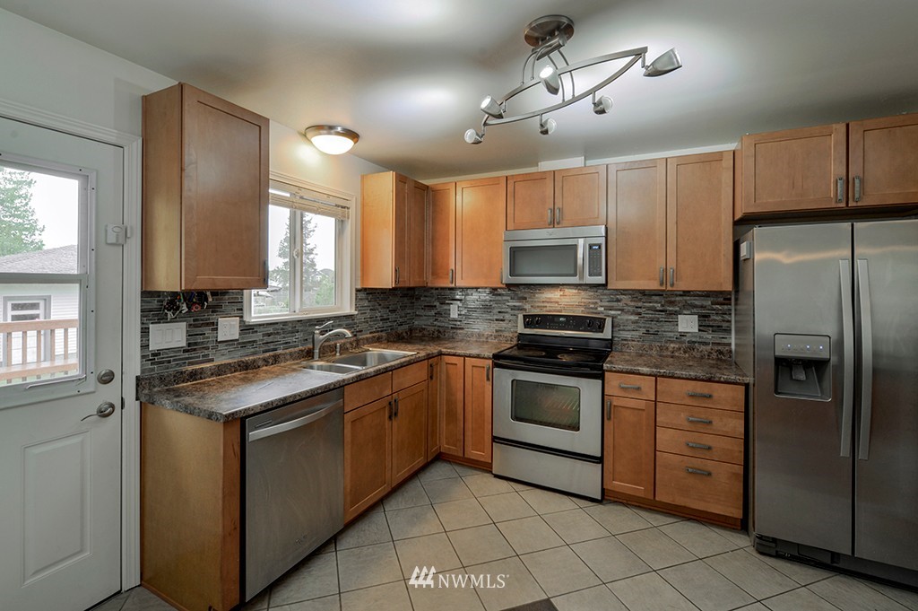 751 Orcas Avenue Northeast Renton, WA 98059 - Photo 8 of 24 Gallery Image 8