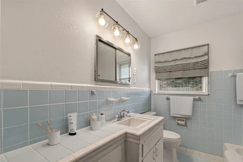 $355,000 | 1207 Stonecrest Drive, Houston, TX 77018