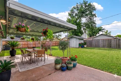 $355,000 | 1207 Stonecrest Drive, Houston, TX 77018