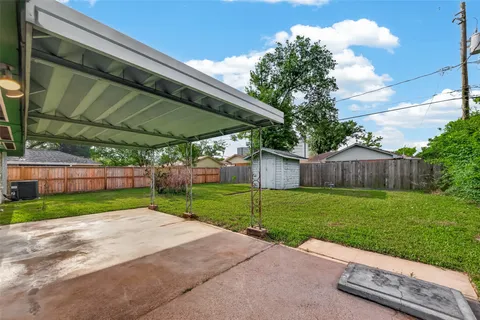 $355,000 | 1207 Stonecrest Drive, Houston, TX 77018