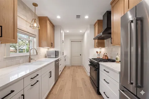 $355,000 | 1207 Stonecrest Drive, Houston, TX 77018