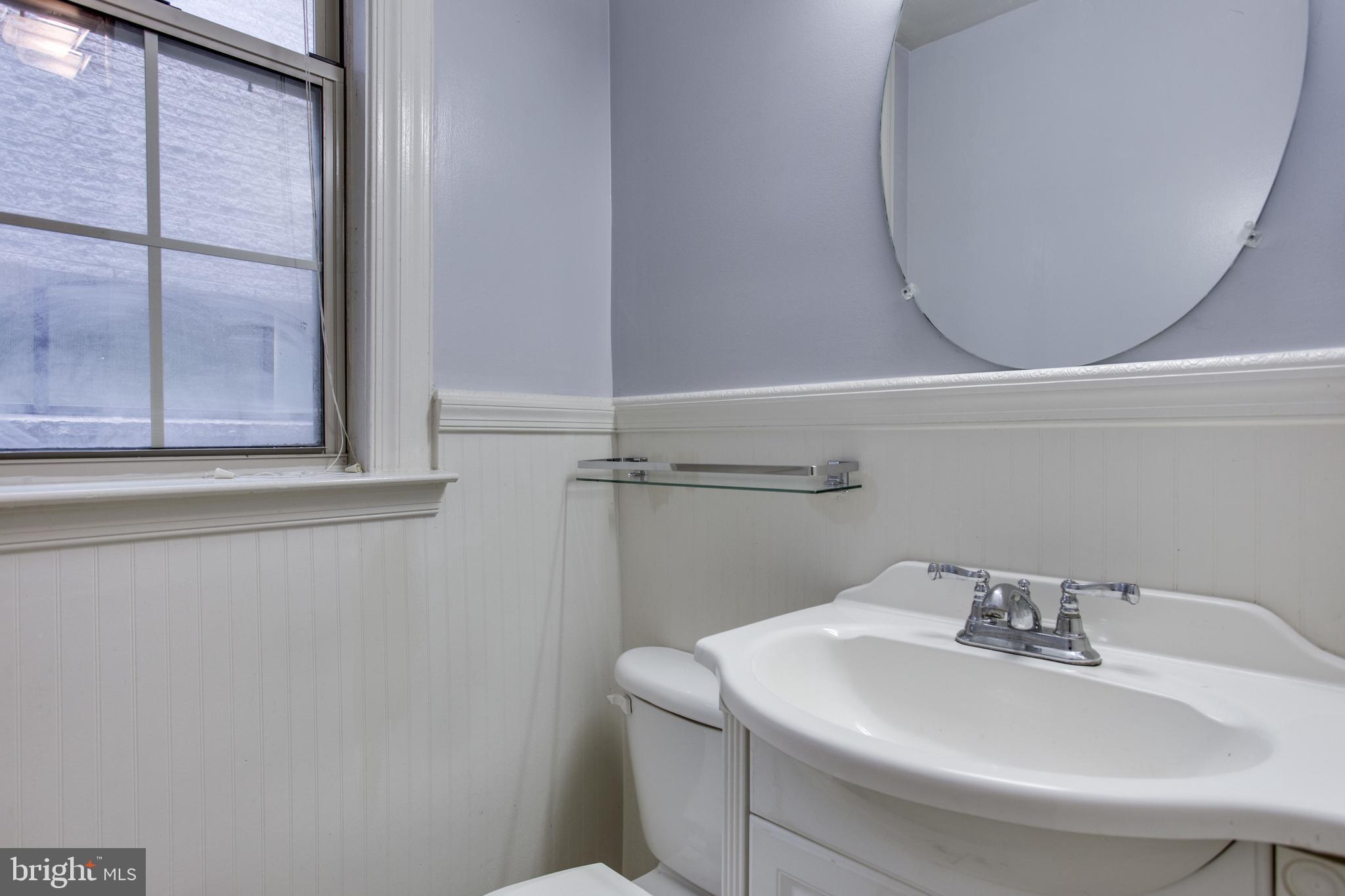 1401 Columbia Road Northwest, Unit 212 Washington, DC 20009 - Photo 12 of 17 Bathroom