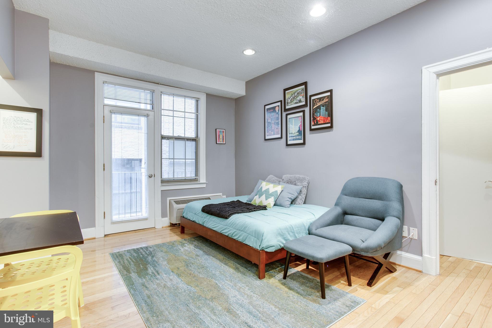 1401 Columbia Road Northwest, Unit 212 Washington, DC 20009 - Photo 6 of 17 Living Area