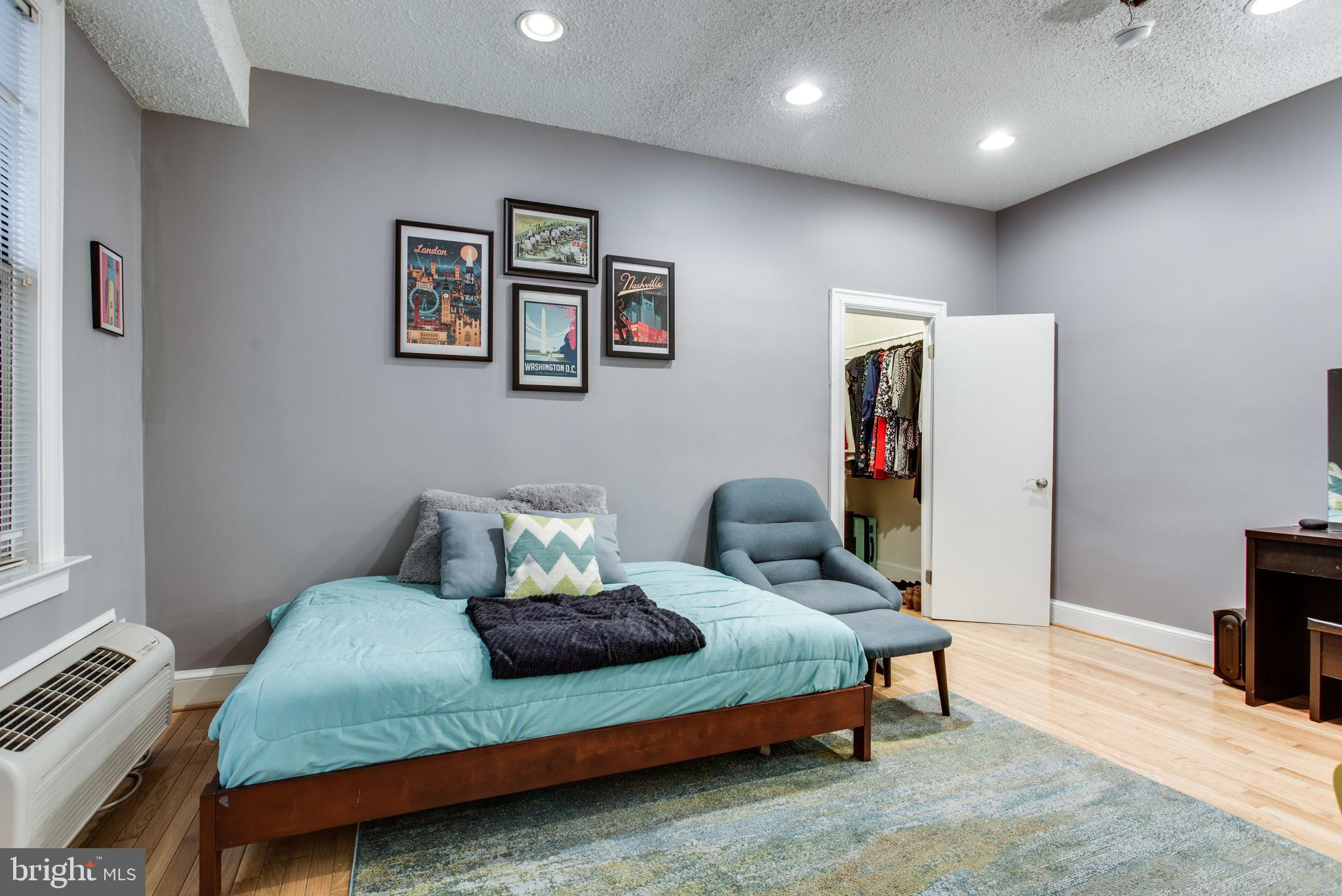 1401 Columbia Road Northwest, Unit 212 Washington, DC 20009 - Photo 7 of 17 Living Area