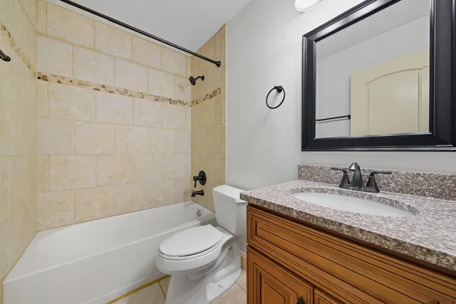 $349,900 | 1544 Lakeridge Court, Mundelein, IL 60060