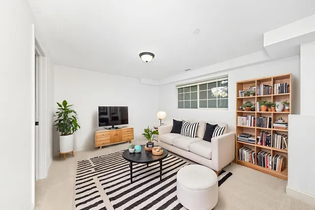 $349,900 | 1544 Lakeridge Court, Mundelein, IL 60060