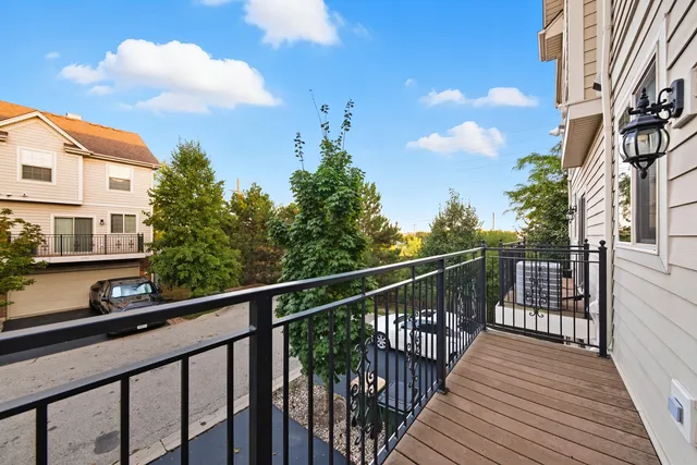 $349,900 | 1544 Lakeridge Court, Mundelein, IL 60060