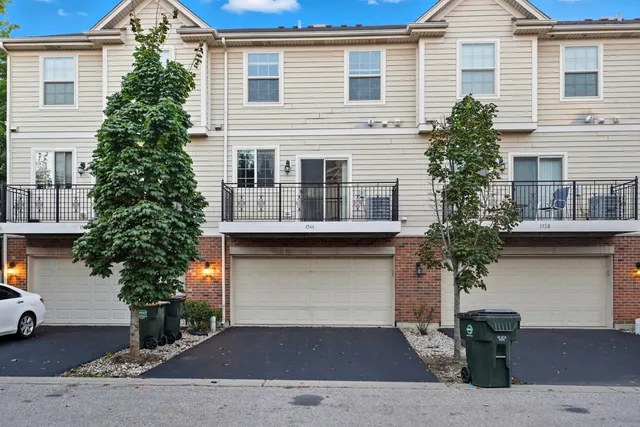 $349,900 | 1544 Lakeridge Court, Mundelein, IL 60060
