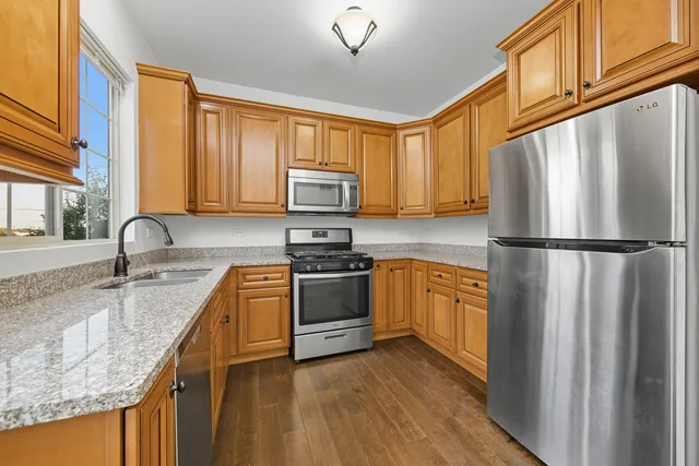 $349,900 | 1544 Lakeridge Court, Mundelein, IL 60060