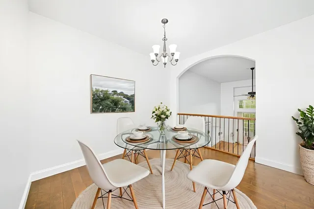 $349,900 | 1544 Lakeridge Court, Mundelein, IL 60060